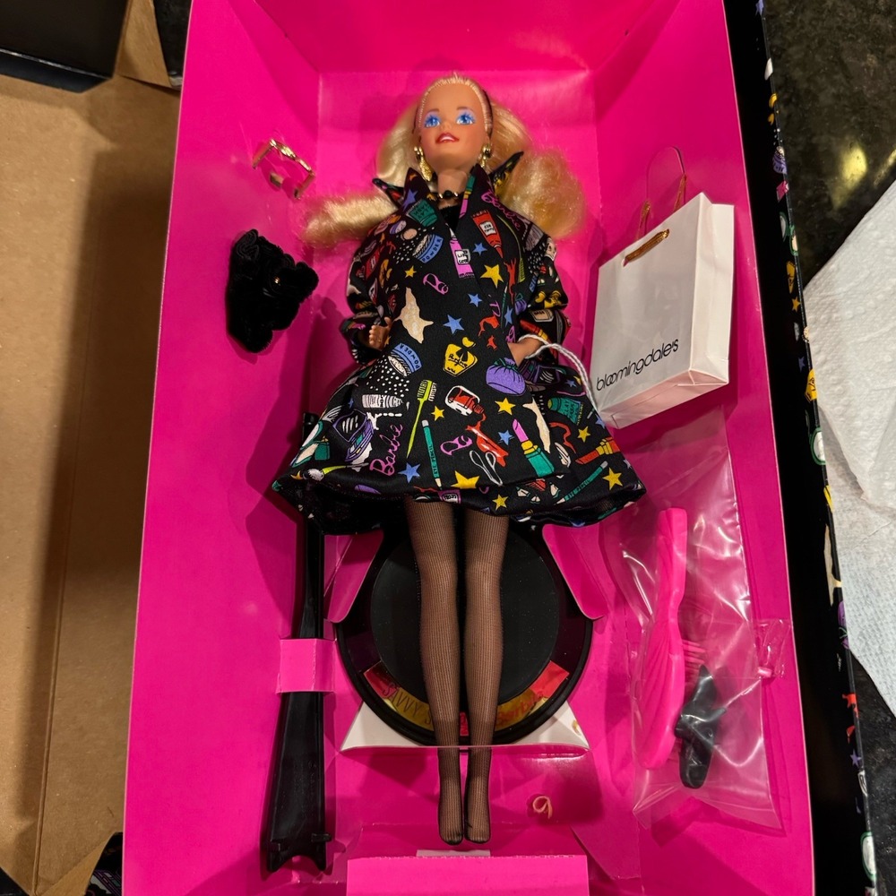 1994 Mattel Savvy Shopper Barbie Bloomingdale's Limited Edition Nicole Miller